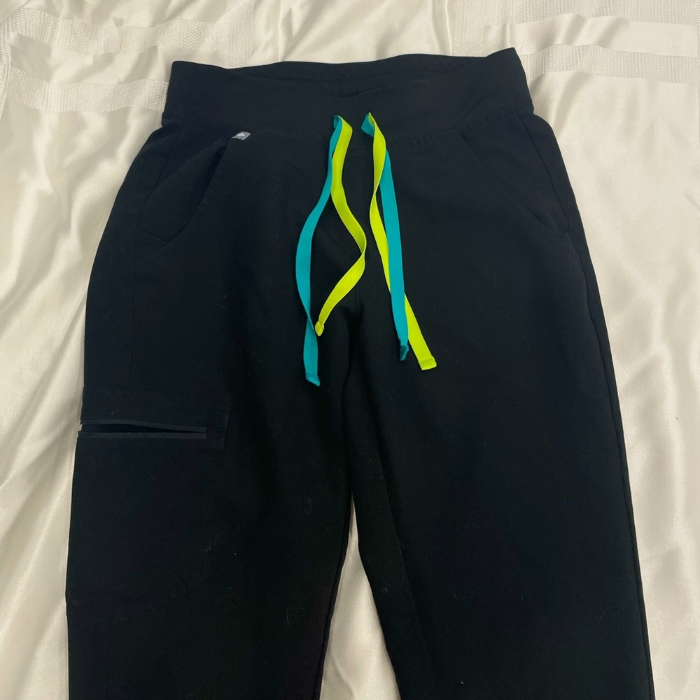 Figs Womena black jogger scrubs size XS regular fit